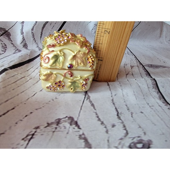 Rucinni Jeweled Trinket Box Filigree Grape Vine Leaves Gold Ring Gift - Picture 13 of 13
